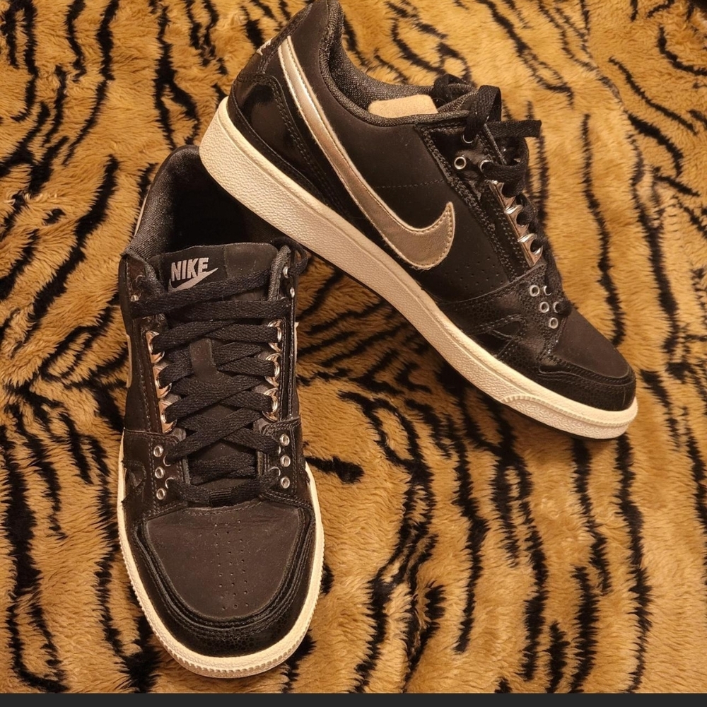 Nike Black/Silver LowTop Dunks